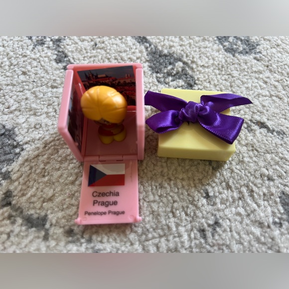 gift 'ems Series 2 Penelope Prague RARE Prague Czechia NEW Unused - Picture 2 of 5